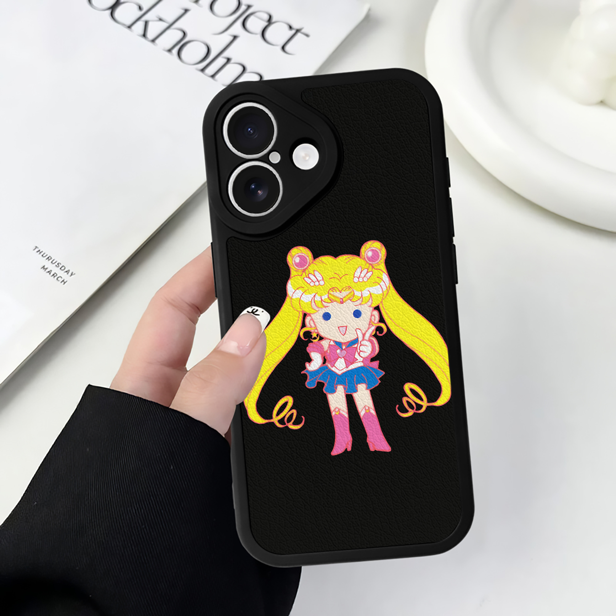 （画像用） 美少女戦士セーラームーン 月野 うさぎ つきの うさぎ Sailor Moon Tsukino Usagi 【iPhone 16シリーズ対応】シリコンスマホケース（レザー調） 材質：シリコン